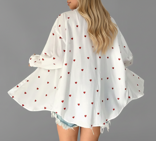 Valoria oversized damesblouse met hartjesprint en knoopsluiting