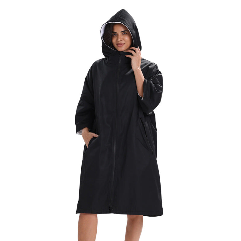 Regenmantel – Ruime regenponcho met capuchon en zijzakken