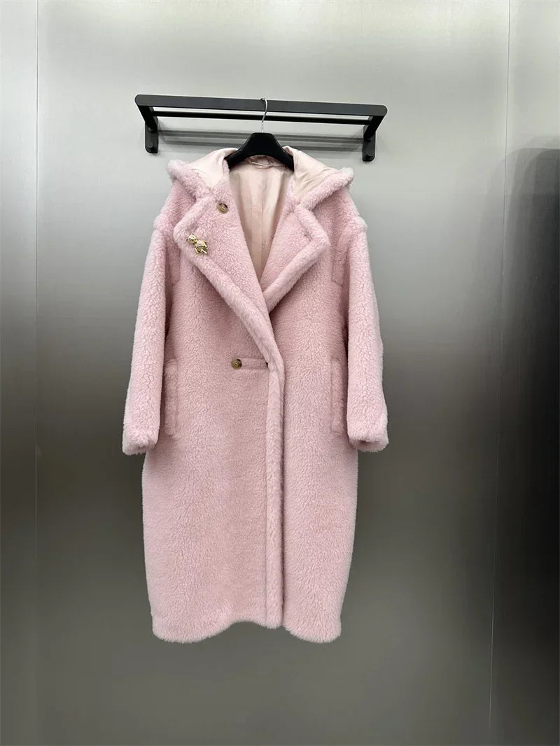 Dames Lange Winterjas met Capuchon – Handschoenen en Broche