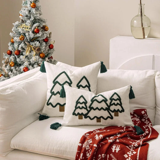Fenna Kerstkussensloop – Geborduurde Kerstboom met Pompondetails