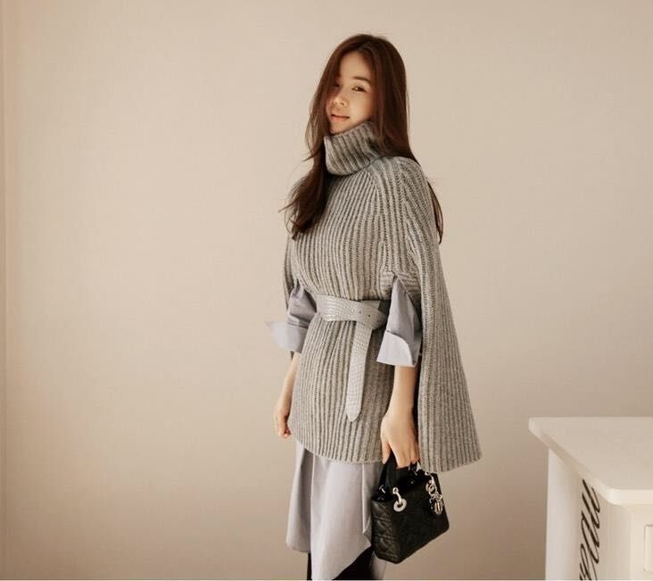 Dames Gebreide Poncho met Hoge Col en Cape-Mouwen