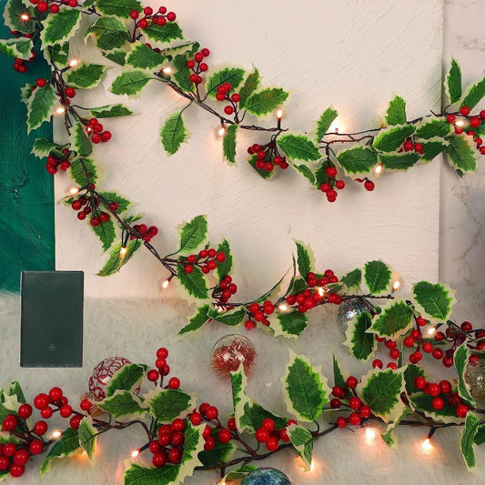 Kerstgroen Hulstguirlande met LED Verlichting – 170 cm