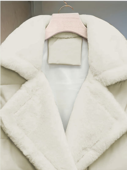 Dames gewatteerde vest met nepbontdetails en taillekoord
