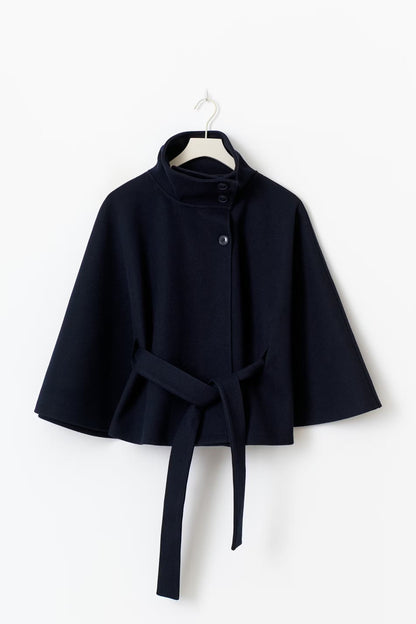 Sophie Dames Capejas – Elegante Jas met Ceintuur en Hoge Kraag