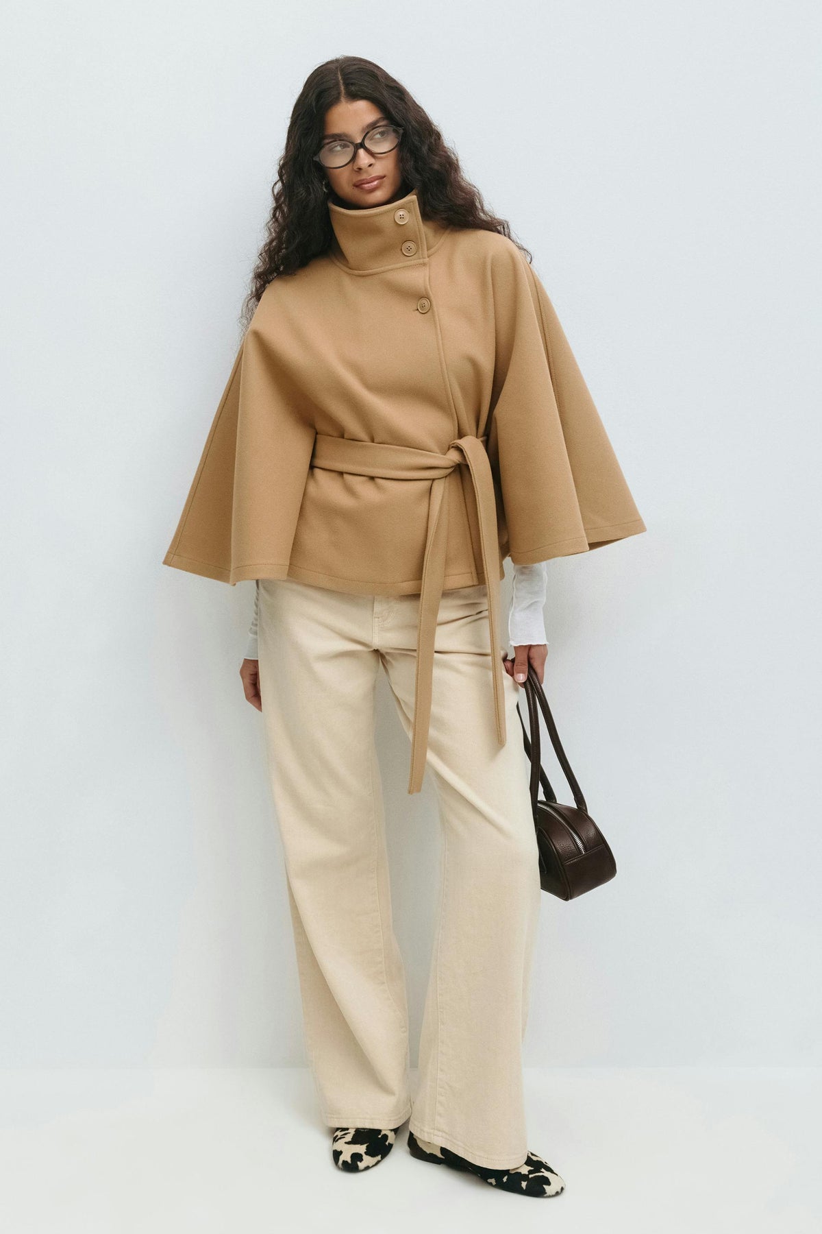 Sophie Dames Capejas – Elegante Jas met Ceintuur en Hoge Kraag