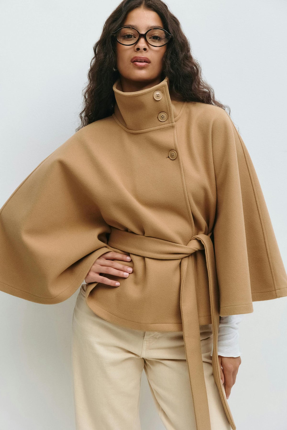 Sophie Dames Capejas – Elegante Jas met Ceintuur en Hoge Kraag