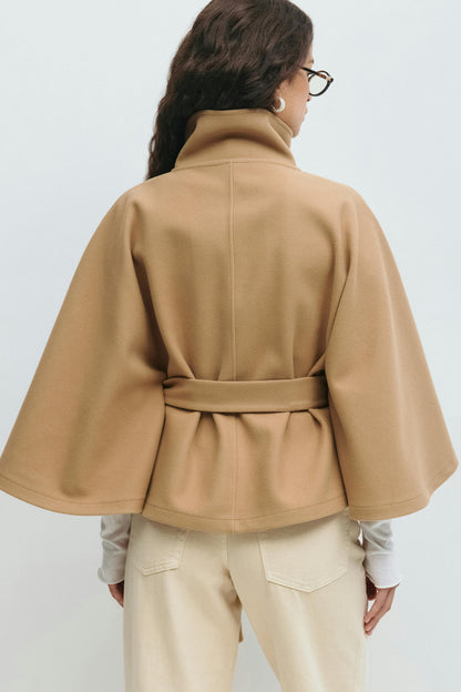 Sophie Dames Capejas – Elegante Jas met Ceintuur en Hoge Kraag