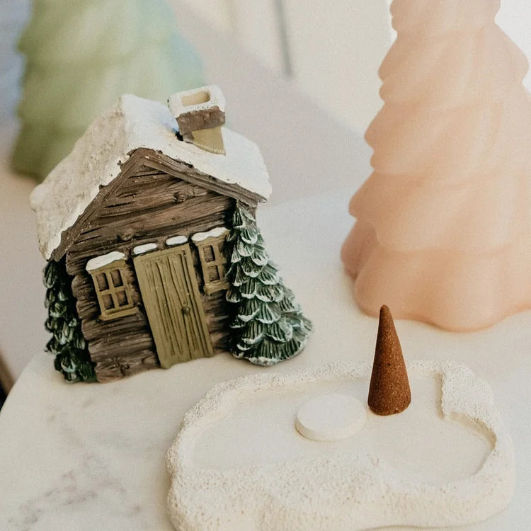 Winterhuisje Wierookhouder – Rustieke Decoratie voor Geurige Sfeer