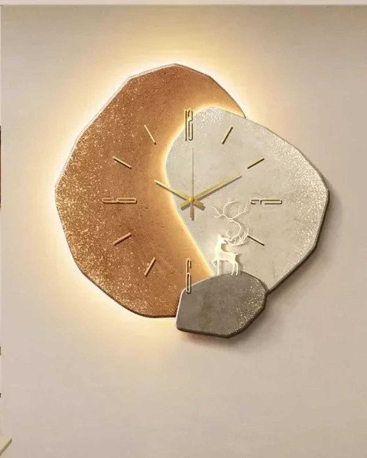 Maantijd Wandklok – Moderne Asymmetrische Klok met Licht