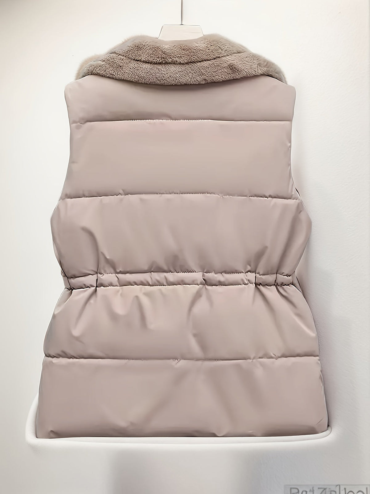 Dames gewatteerde vest met nepbontdetails en taillekoord