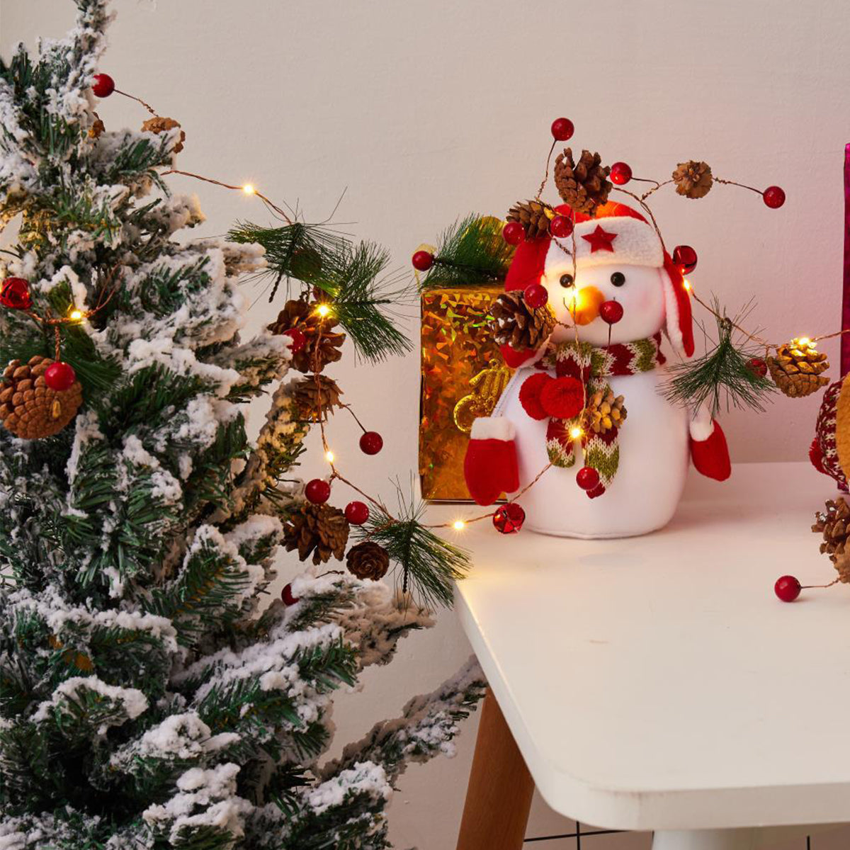 Dennerust LED Kerstlichtslinger met Dennenappels voor Binnen en Buiten
