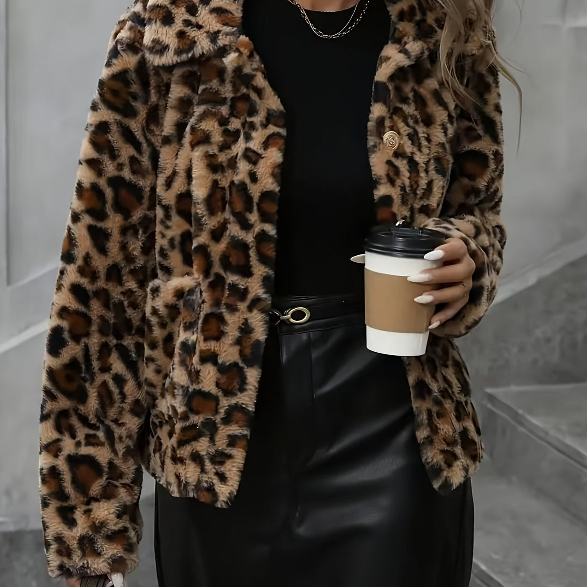 Leopardprint damesjas van nepbont met kraag en lange mouwen