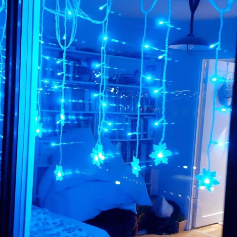 Sneeuwvlokgloed – LED Gordijnverlichting met Sneeuwvlokken in 4 Kleuren