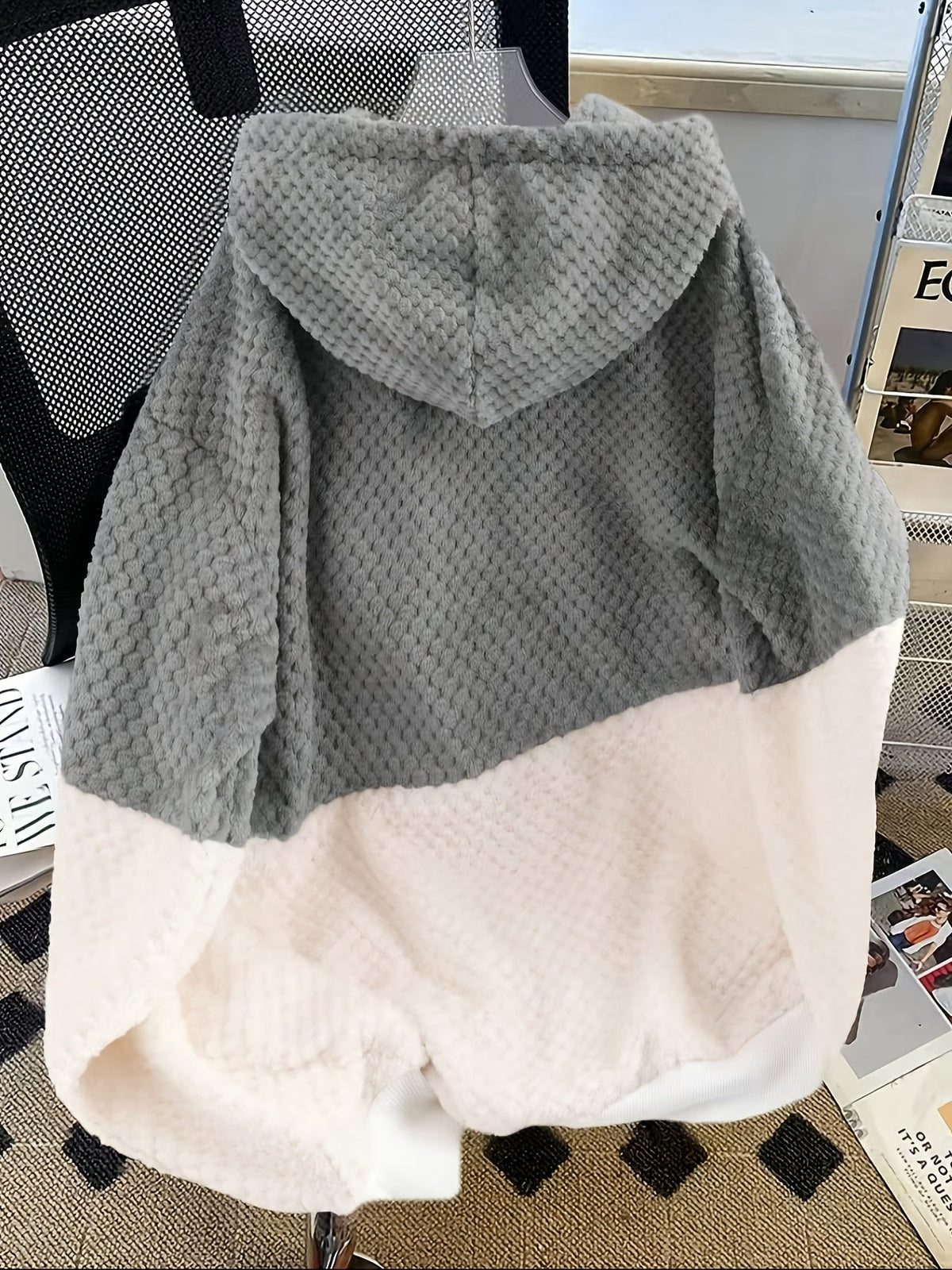 Faux Fur Hoodie in Zachte Materialen met Contrasterende Panelen, Unisex