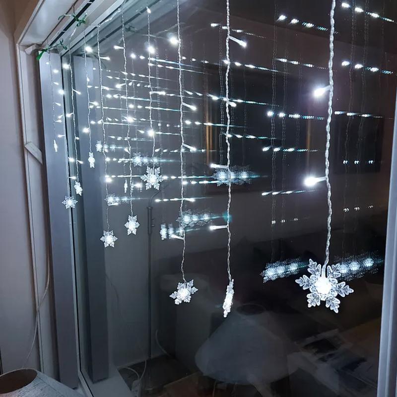 Sneeuwvlokgloed – LED Gordijnverlichting met Sneeuwvlokken in 4 Kleuren