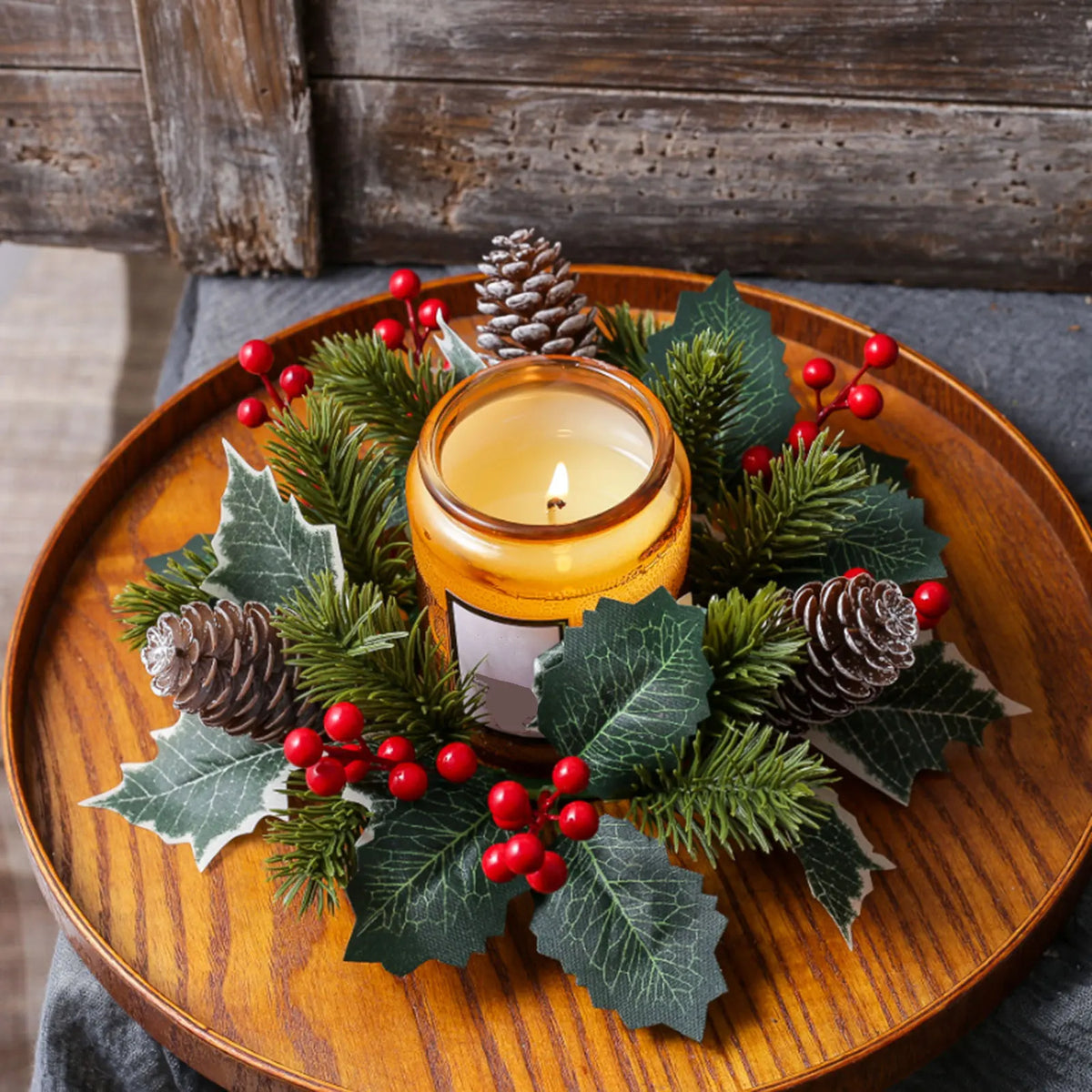 Dennenkring – Kerst Kaarsenring met Rode Bessen en Dennenappels