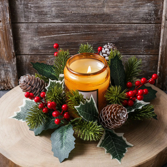 Dennenkring – Kerst Kaarsenring met Rode Bessen en Dennenappels