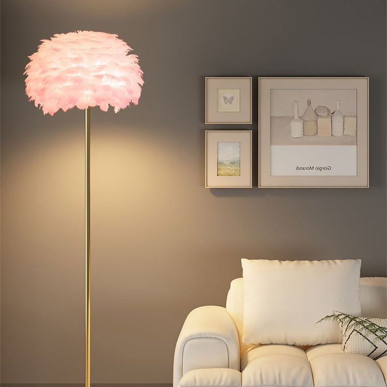 Elegante Scandinavische vloerlamp met veer- en kristalaccent