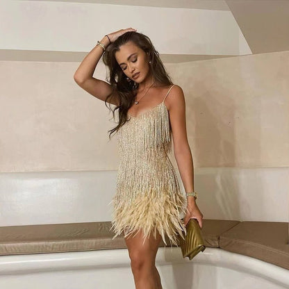 SterrenGlam Pailletten Cocktailjurk Met Veren En Glamourlook