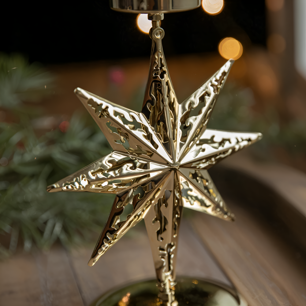 KerstGloed Gouden Kaarsenhouder met Kerstmotief – 17 cm