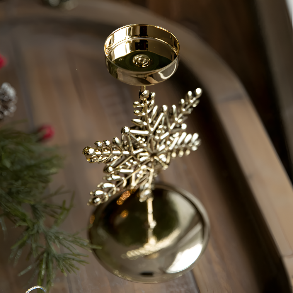 KerstGloed Gouden Kaarsenhouder met Kerstmotief – 17 cm