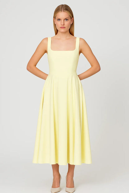 Aurevia Gele Elegante Midi Jurk met Brede Bandjes en Zomerlook