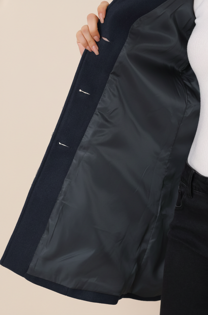 Aurora Getailleerde Damesjas met Uitlopende Zoom – Elegant & Tijdloos