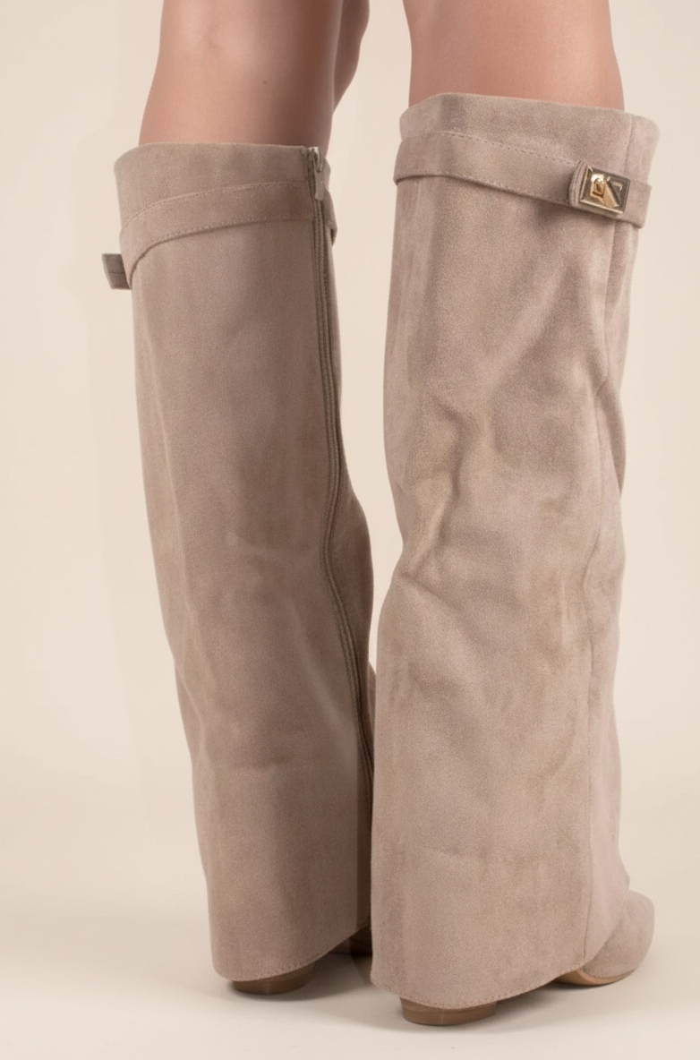 Luxe Dameslaarzen Aurora – Hoge laars met flap en blokhak