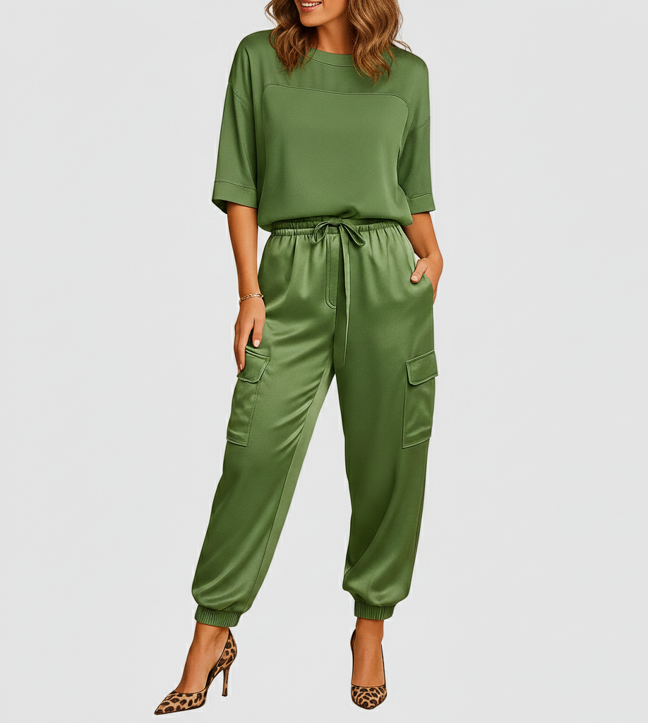 Dames Satijnen Tweedelige Set Amarante – Half Mouw Top en Rechte Broek