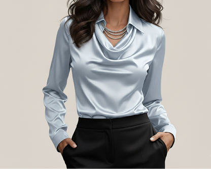 Satijnen Blouse Zilverdroom – Elegante damesblouse met watervalhals