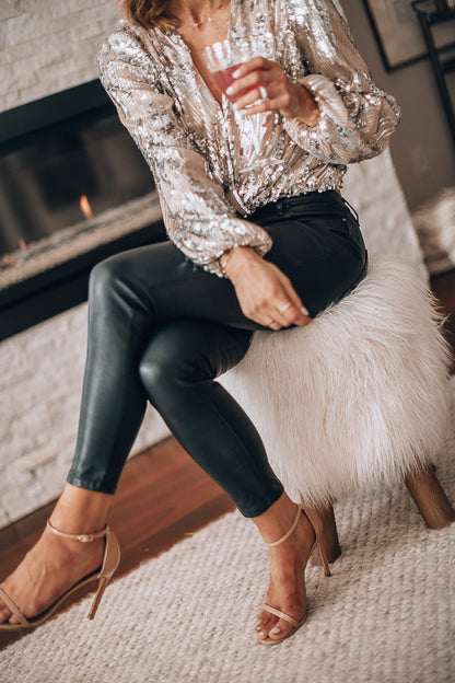 Avondschitter – Damesblouse met pailletten, V-hals en lange mouwen