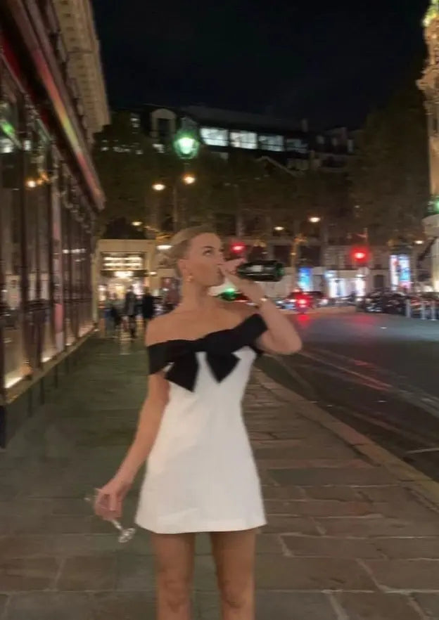 Amélie – Elegante Tweedelige Damesjurk met Zwarte Strik