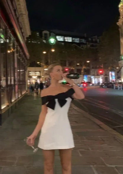 Amélie – Elegante Tweedelige Damesjurk met Zwarte Strik
