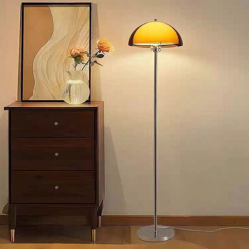 Chromelle moderne vloerlamp met chromen standaard en koepelkap