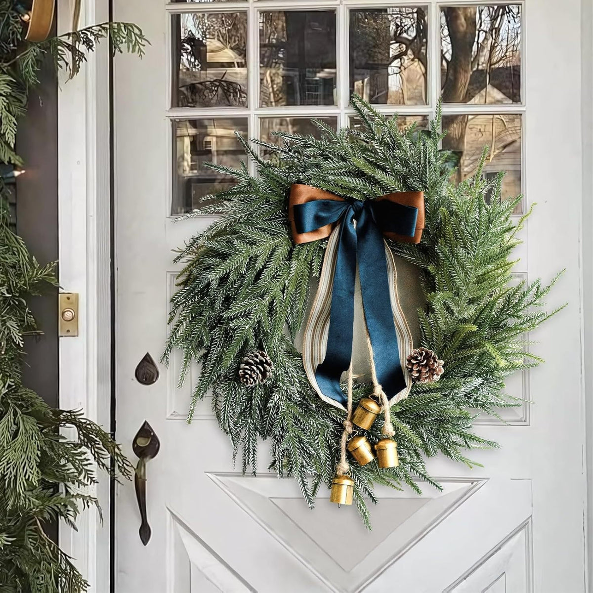 Dennenklank Kerstkrans 45 cm met Decoratieve Band en Bellen