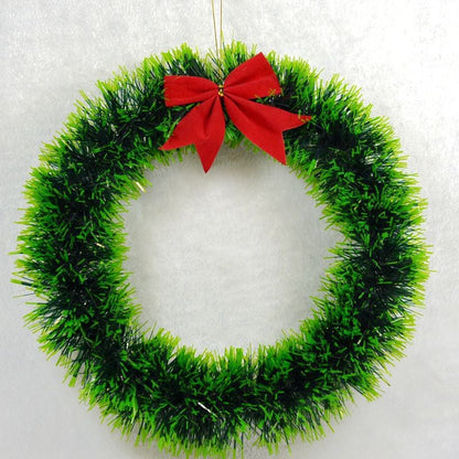 Kerstkrans Roodster – Groene Kerstkrans met Kunstsneeuw en Rode Strik