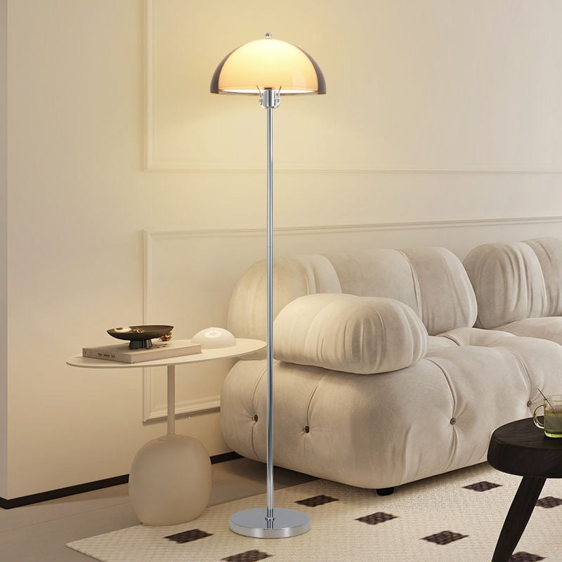 Chromelle moderne vloerlamp met chromen standaard en koepelkap
