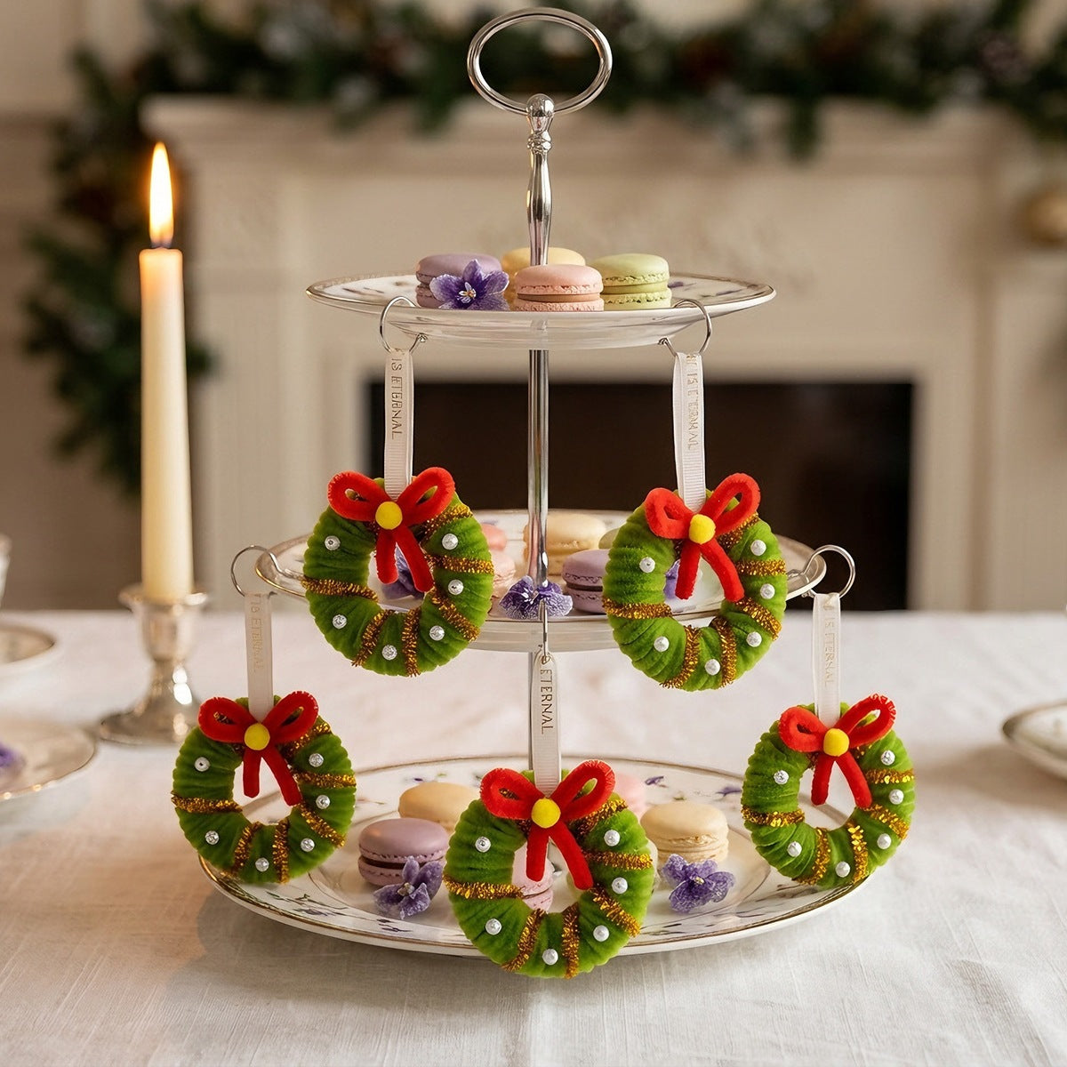 Roodgroene Kerstkrans Cadeaulint – Feestelijke Deur- en Wanddecoratie