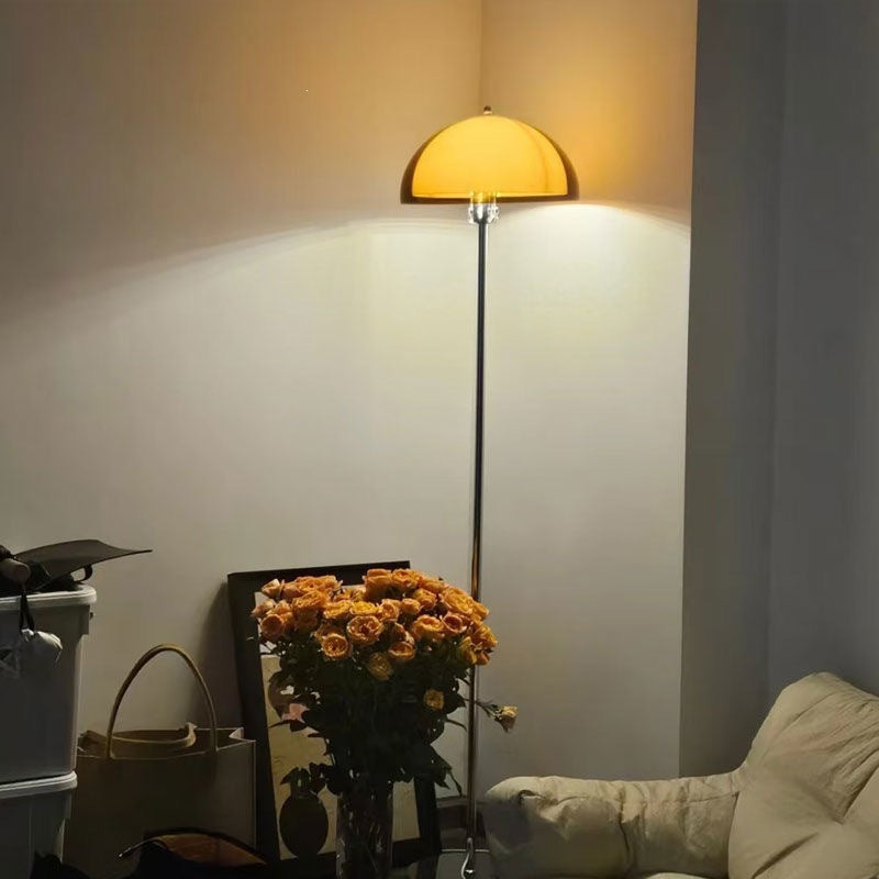 Chromelle moderne vloerlamp met chromen standaard en koepelkap