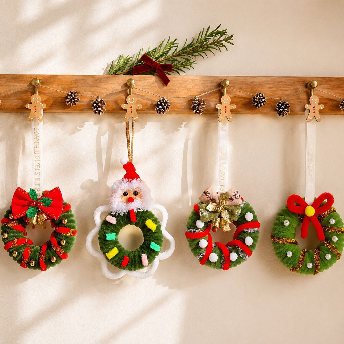 Roodgroene Kerstkrans Cadeaulint – Feestelijke Deur- en Wanddecoratie