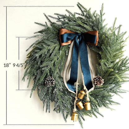 Dennenklank Kerstkrans 45 cm met Decoratieve Band en Bellen