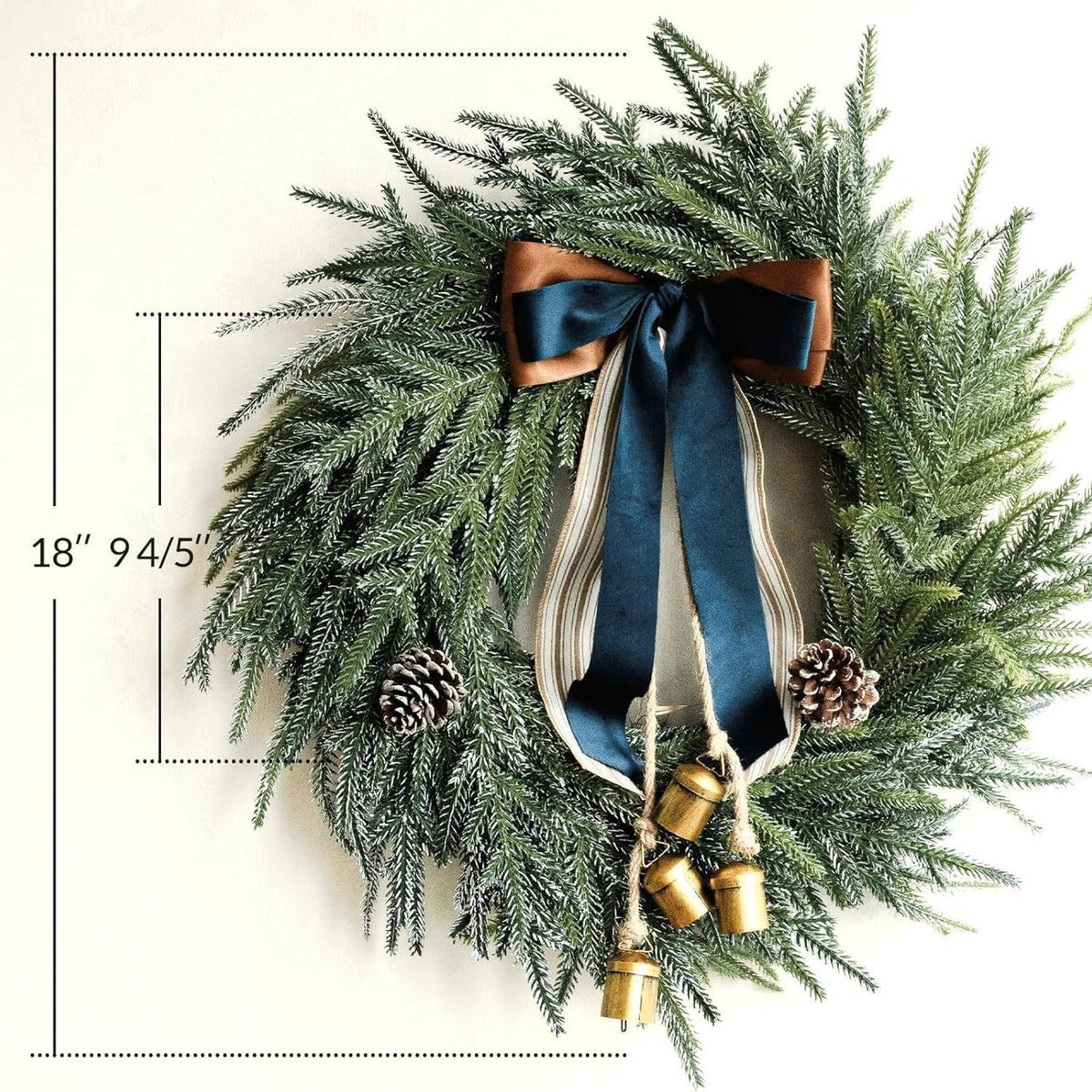 Dennenklank Kerstkrans 45 cm met Decoratieve Band en Bellen