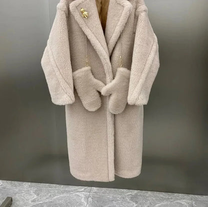 Dames Lange Winterjas met Capuchon – Handschoenen en Broche