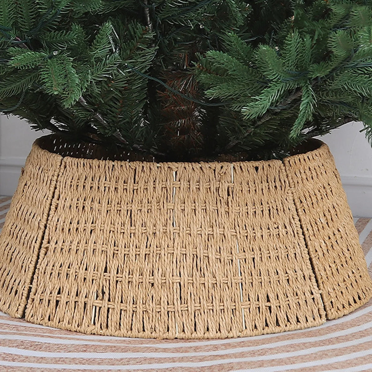 Rotanboom Noëlle – Handgeweven Kerstboomkraag van Rotan van 64 cm