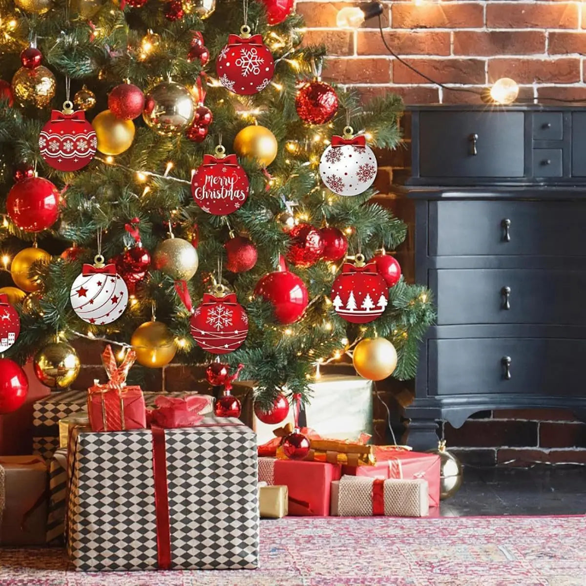 Kerstboom Hangers – Set van 12 Rode en Witte Kerstornamenten
