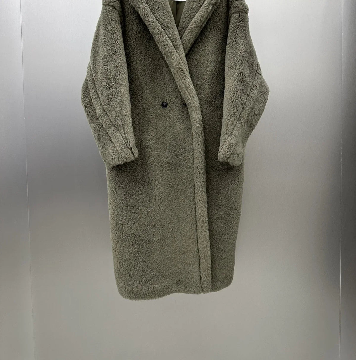 Dames Lange Winterjas met Capuchon – Handschoenen en Broche