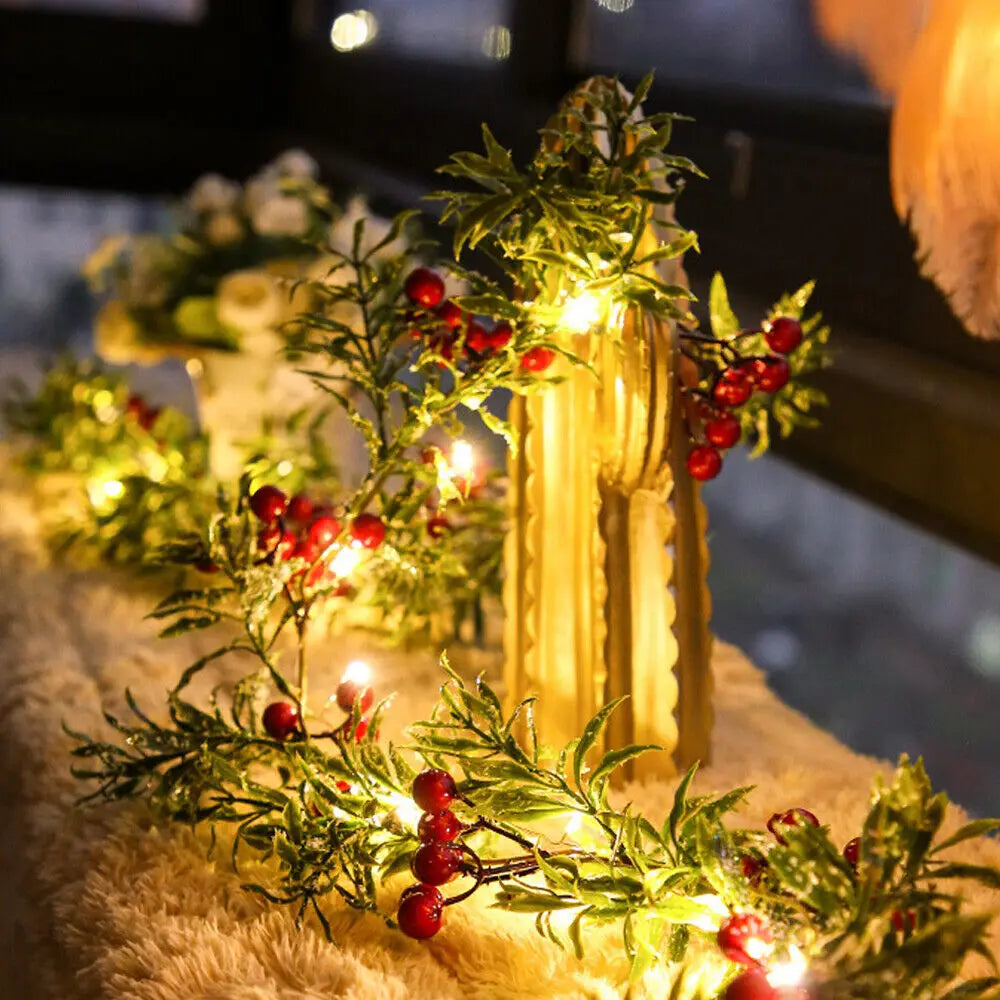 Bessenlicht Noël – Kerstslinger met Rode Bessen en 20 Warmwitte LED's