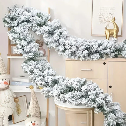 Sneeuwdenna – Besneeuwde Kunstkerstkrans voor Deur en Muur