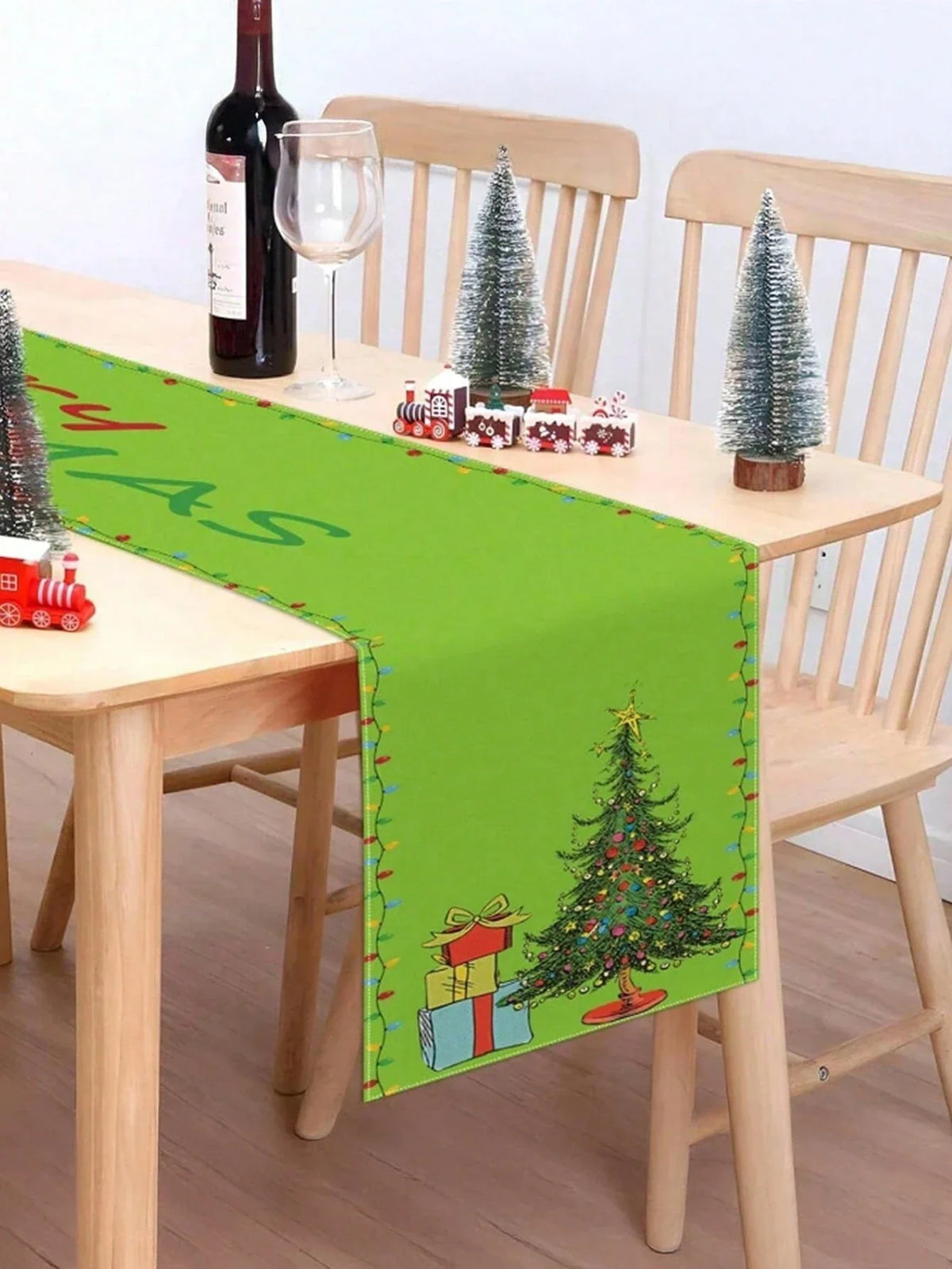 Kerst Tafelloper – Feestelijke Tafelversiering met Speels Boommotief