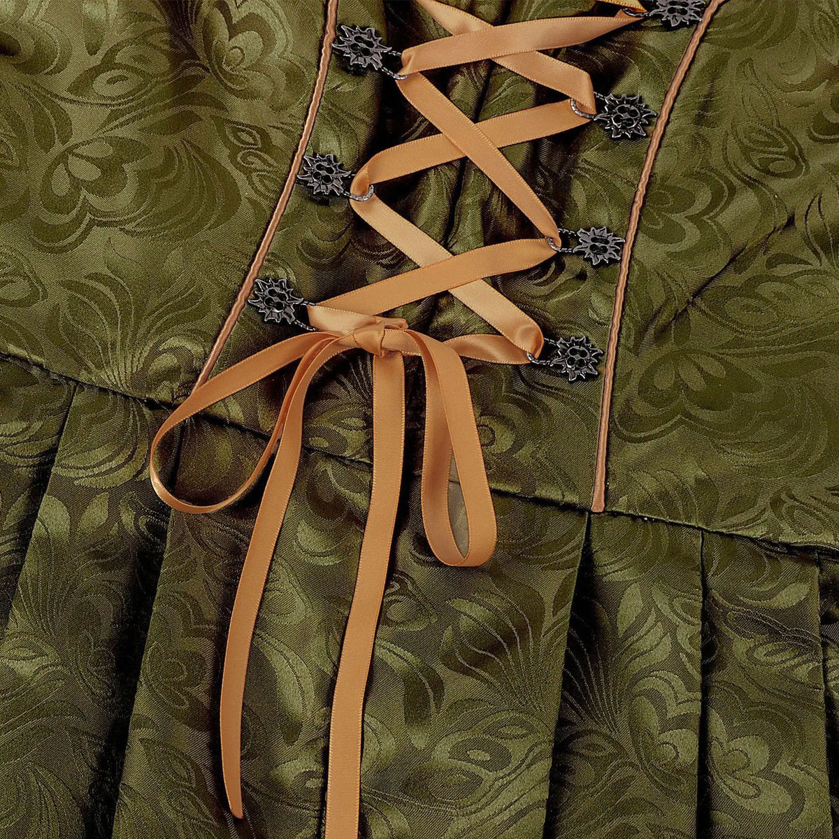 Groene Dirndl jurk met witte kanten blouse en gouden strik